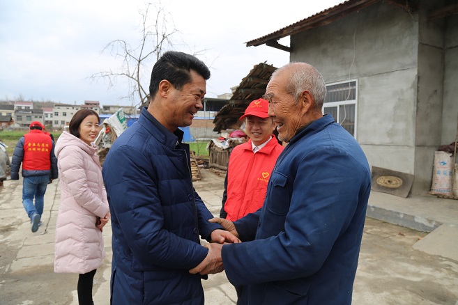 安康市慈善协会会员,陕西交通建设集团公司安康西服务区经理李俊和